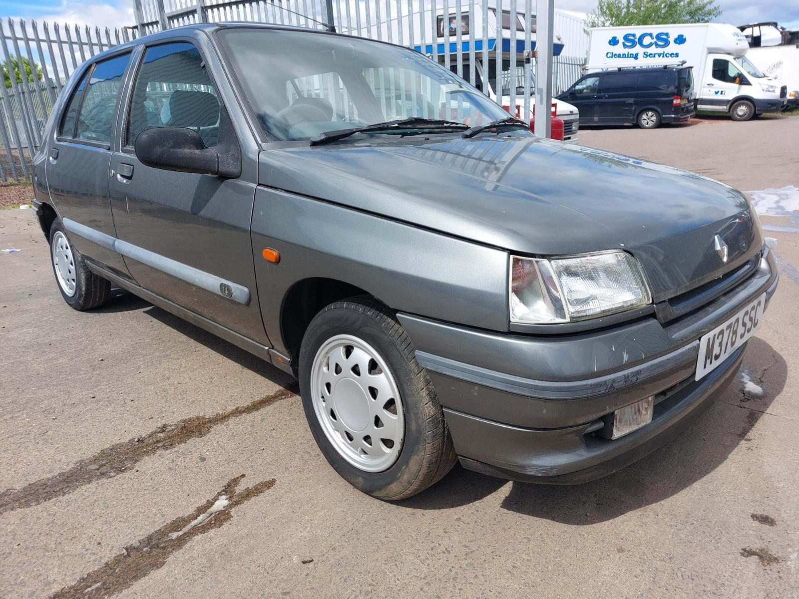 Image 1 - Renault Clio Mk1 - 29K Miles - Spares or Repair