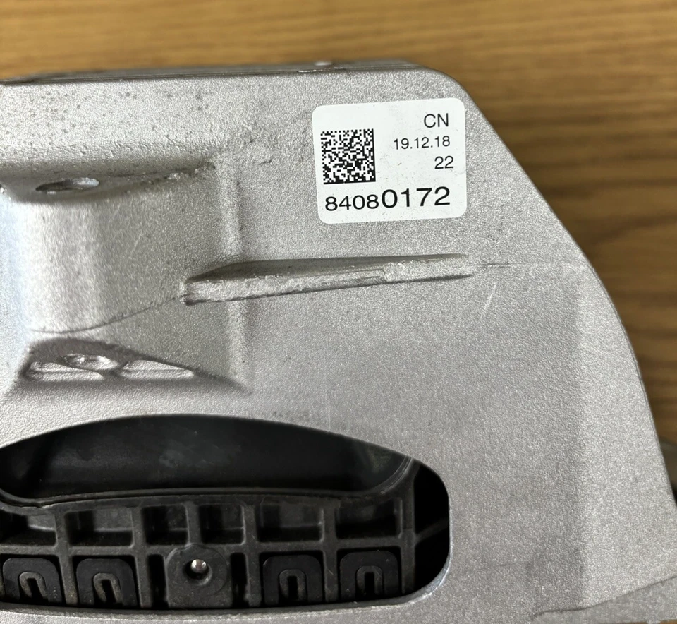 Soporte de motor GM 84080172 piezas originales, Buick Regal 2018-20 y LaCrosse 2018-19 Foto 3 de 4