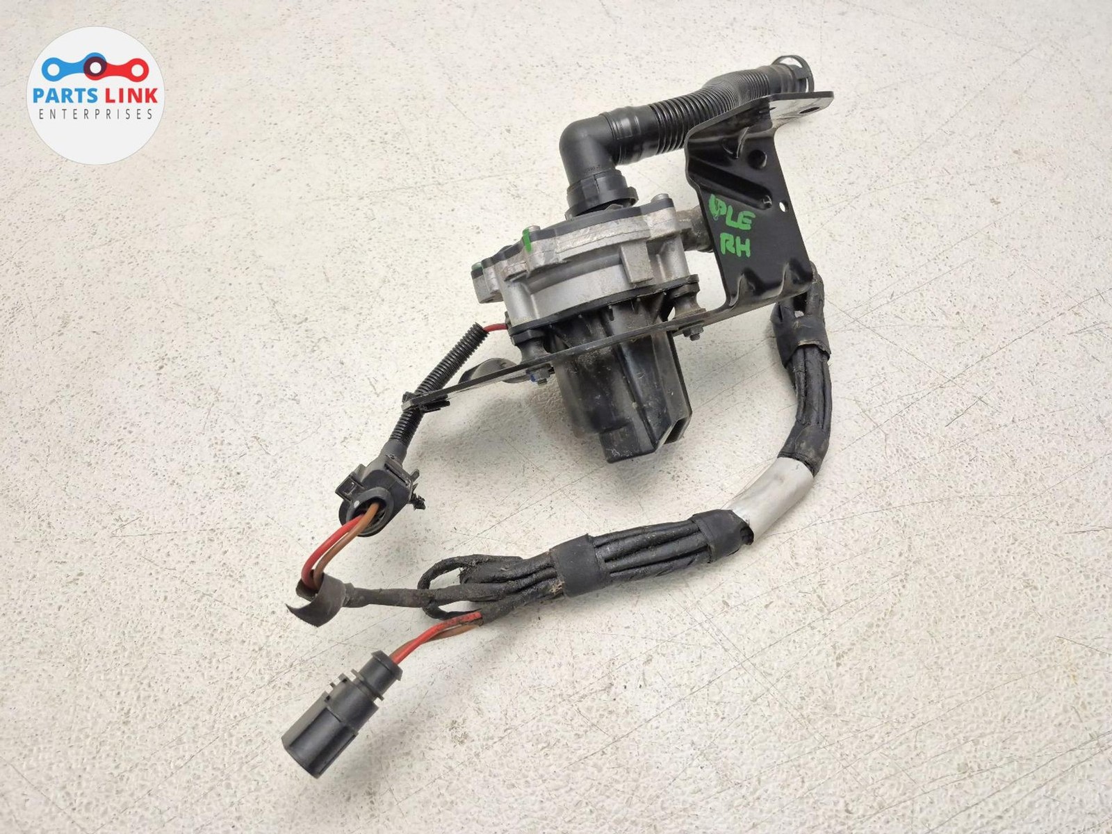 2016-20 BENTLEY BENTAYGA RIGHT AUX WATER ENGINE MOTOR COOLANT PUMP 6.0L W12 636