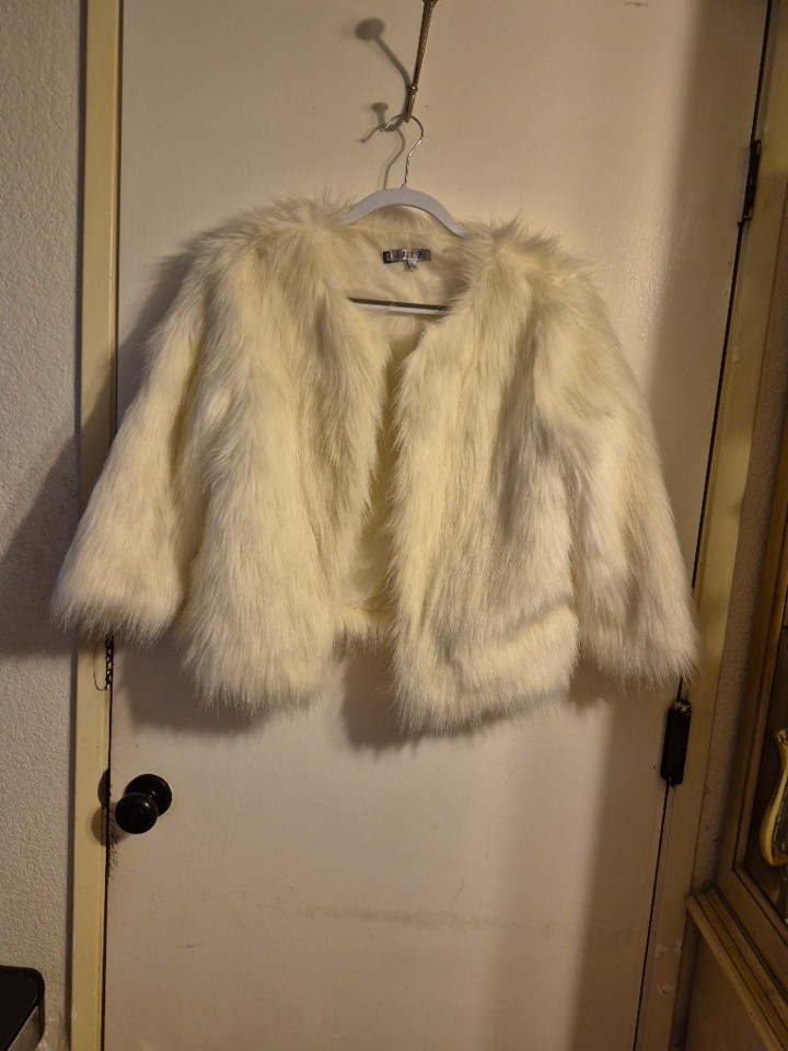 Jennifer lopez large white foxfor jacket