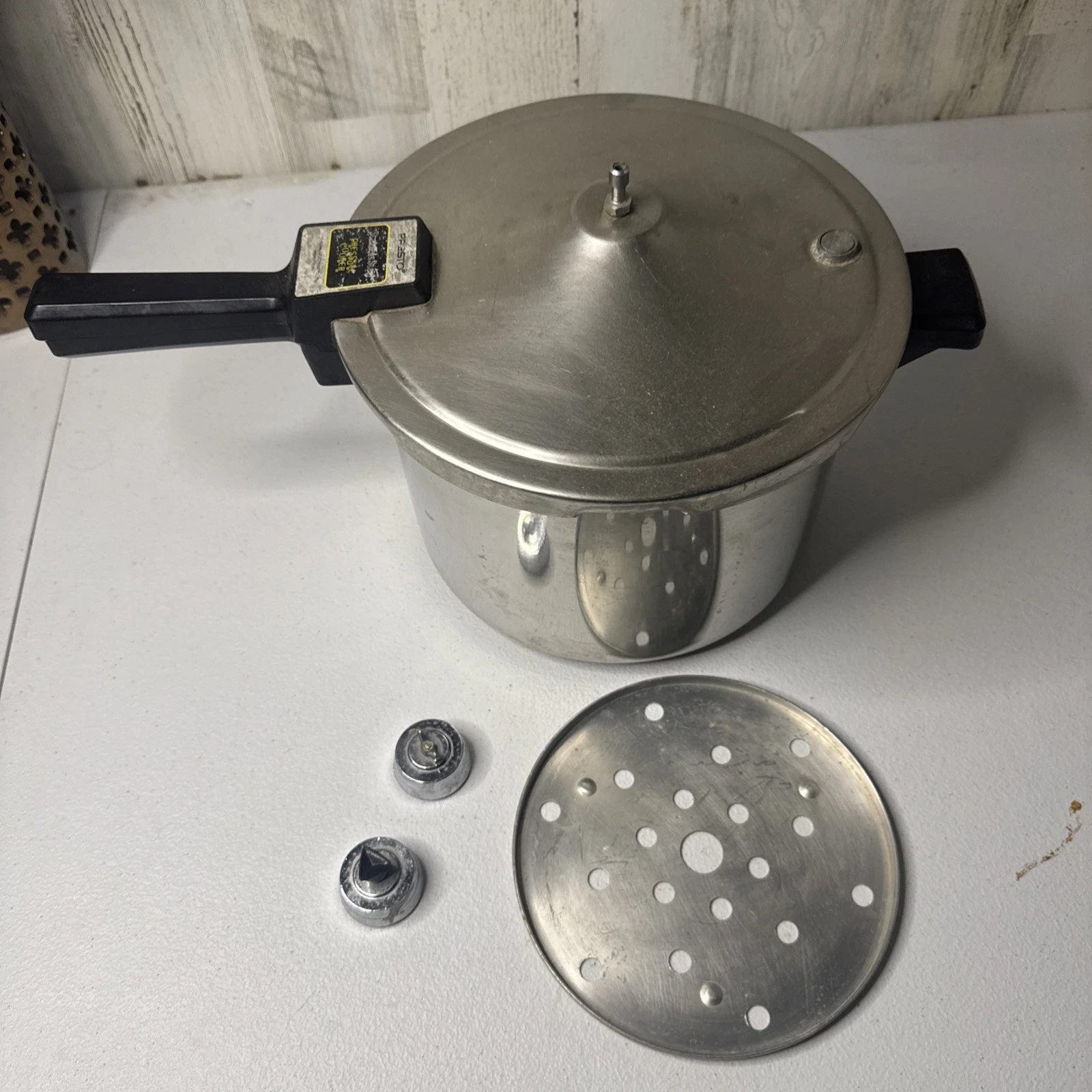 Presto 409A Pressure Cooker 6QT Aluminum With Jiggler & Rack