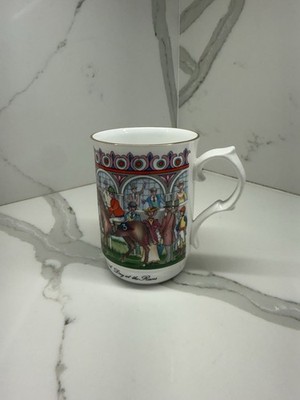 VINTAGE SADLER FINE BONE CHINA A DAY AT THE RACES PORCELAIN MUG.