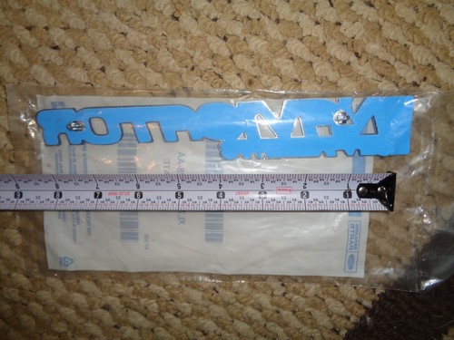 FORD XL7Z-7842528-AA LINCOLN NAVIGATOR 32VINTECH V8 TAILGATE EMBLEM 99 00 01 02 - Picture 3 of 3