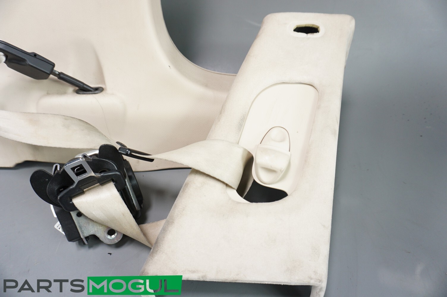 2014-2016 MASERATI QUATTROPORTE RIGHT SIDE B PILLAR LOWER TRIM SEAT BELT OEM