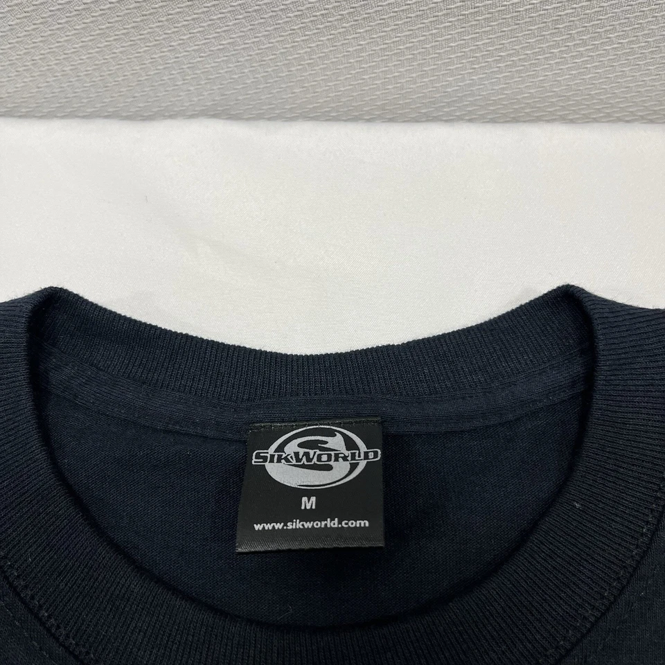 Sik World Para Hombres Mediano “La Bella Is Only A Light-Switch Away” 2009 Gráfico Y2K Foto 4 de 4