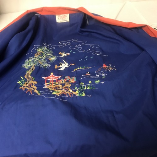 VTG Plum Blossoms Oriental Asian Embroidered Robe Med Blue Cranes Junk Pagoda - Picture 10 of 17