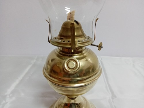 Lampada a petrolio in ottone - Foto 4 di 12