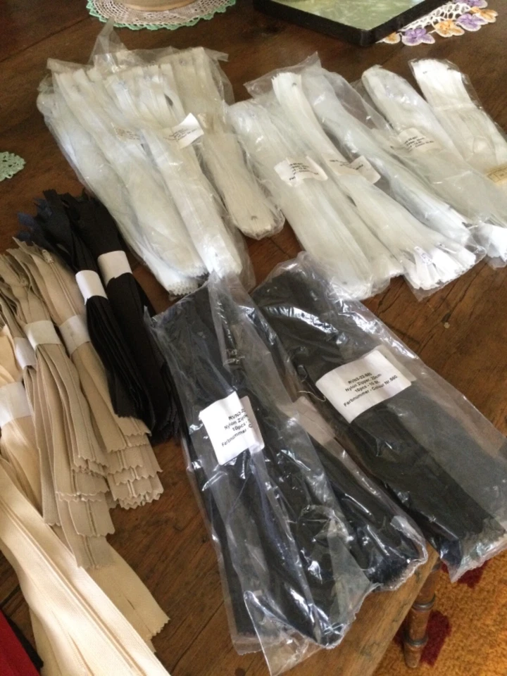 Joblot sewing accessorie.NEW Zips,over 200 22 cm ,30cm,35 cm.top quality nylon  - Image 2 of 4