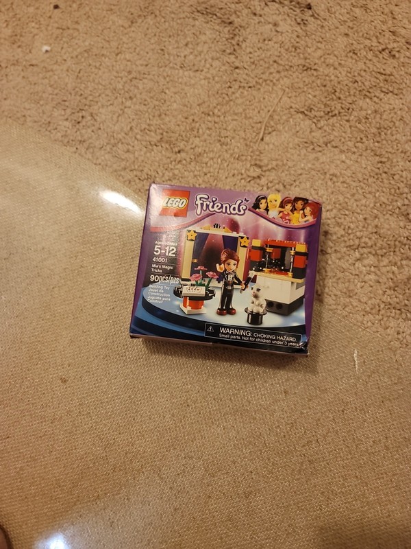 LEGO FRIENDS: Mia's Magic Tricks (41001)