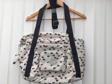 KIPLING VERY LARGE CREAM WITH TULIP DESIGN   TRAVEL BAG - EXCELLENT COND.🌷🌹🌷