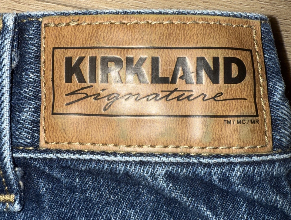 Pantalones de mezclilla Kirkland Signature, para hombre talla 36x32 azul, denim, pierna recta, 5 bolsillos Foto 4 de 4