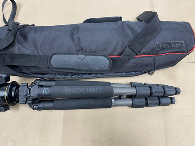 Induro CT-114 Carbon 8X Tripod w/ Induro BHD2 Ballhead