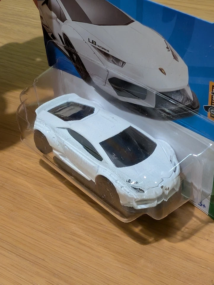 Hot Wheels - ERROR Lamborghini LB-Works Liberty Walk Huracan - Raro Foto 3 de 4