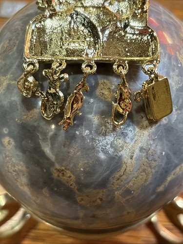 Vintage American Gothic Cat Pin Brooch Signed AJC Gold w/ Dangles - Picture 6 of 9