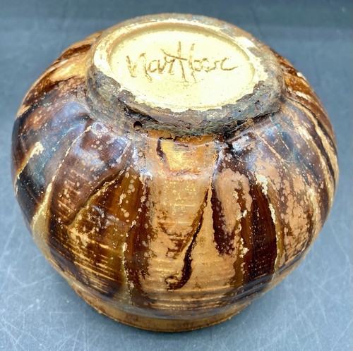 Brown Glazed Art Pottery Planter Artist Signed On Bottom 5" x 4" - Picture 7 of 8