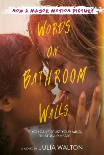 Julia Walton Words on Bathroom Walls (Tascabile)