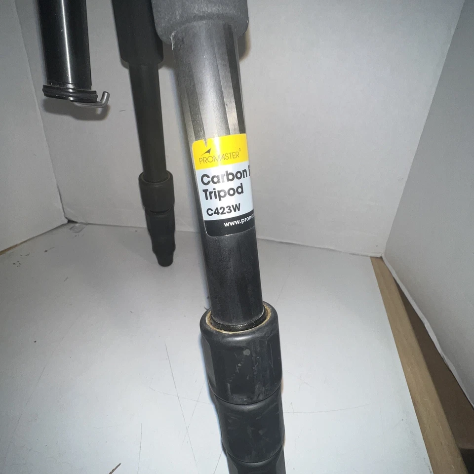 ProMaster C423W Tripod Vanguard SBH-100 Head. Great Condition - Image 2 of 4