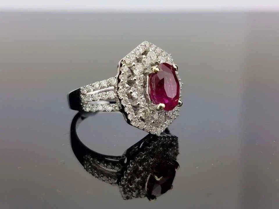 Vivid Pink Oval Cut Natural 2.45CT Ruby Cluster Design With Shiny Clear CZ Ring - Image 2 of 4