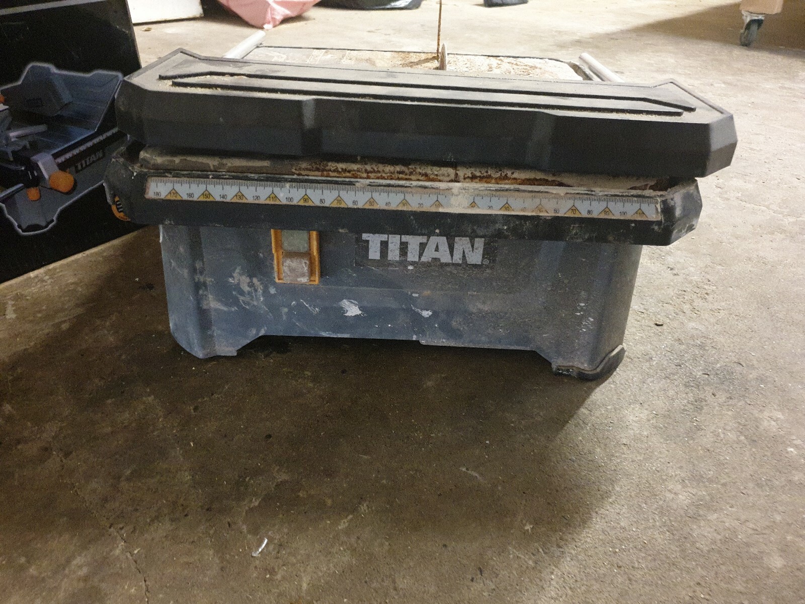 TITAN TTB597TCB 650W 240V Powerful Tile 
