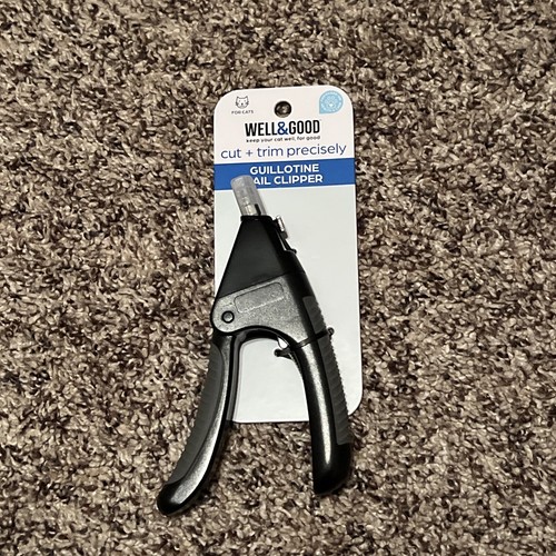 Well & Good Guillotine Cat Nail Clippers And Undercoat Comb For Cats - Picture 2 of 5