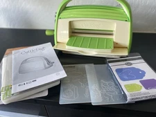 Provo CUTTLEBUG Embossing AND DIE CUTTING MACHINE with plates + Extras