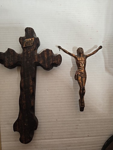 Gesù vintage ottone/bronzo su croce di legno INRI Gesù di Nazareth Re dei Giudei - Foto 11 di 14