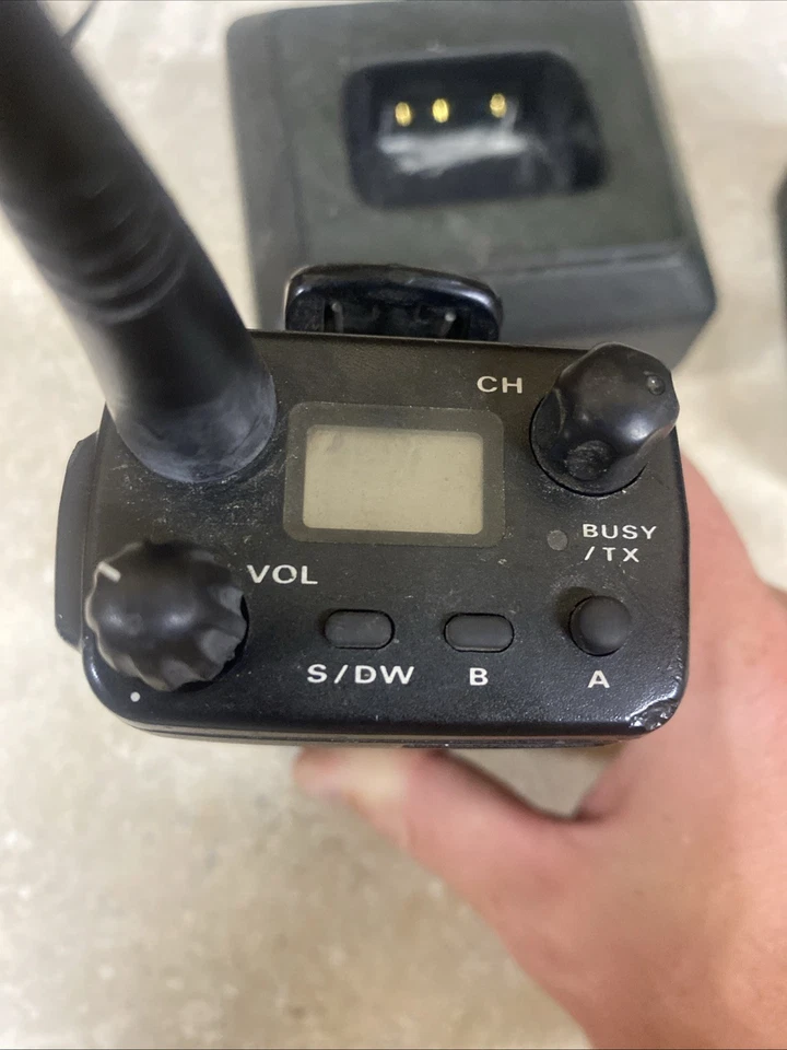 Talkies Yaesu Musen Co Walk-in (juego de 2) Foto 3 de 4