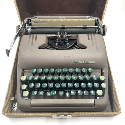 Vintage Smith Corona Silent Super Portable Manual Typewriter w/Case