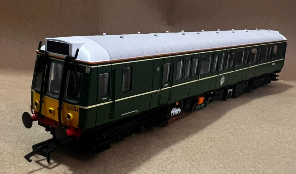 Dapol 4D-009-DCC1 Class 121 W55034 – Chiltern Green – DCC Fitted – OO Gauge - Image 3 of 4
