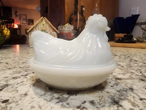 Vintage 4.5"" Hazel Atlas White Milk glass Chicken Hen On Nest Candy Dish 1940'S