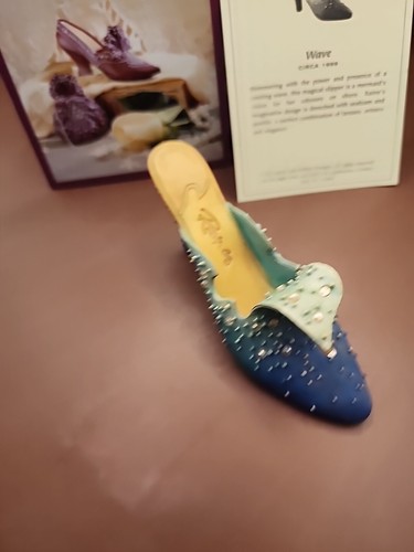 Just The Right Shoe "the Wave" Raine Boxed With COA #25060 - Picture 3 of 8