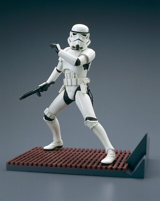 1/7 Star Wars Stormtrooper with Luke's Head Vinyl Statue