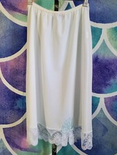 YOUNG TRADITIONS LACE NYLON HALF SLIP SZ M MEDIUM 27.5" WHITE EUC