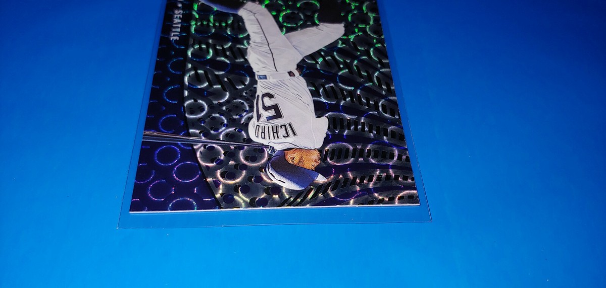 Ichiroページ 2003 FLEER 3D ICHIRO BATTING-WHITE SEATTLE #N/A PSA 10 POP 3