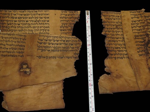 ANCIENT TORAH BIBLE MANUSCRIPT FRAGMENTS 250-300 YEARS OLD FROM SYRIA JUDAICA - Picture 10 of 13