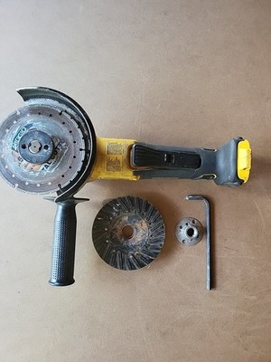 Dewalt DCG415 20V Max XR 4-1/2''-5'' Paddle Switch Angle Grinder Power Detect