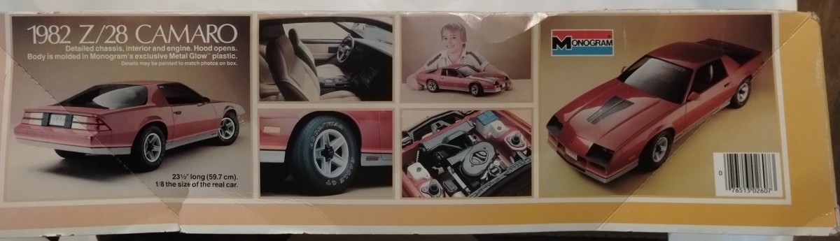 Monogram 1/8 Camaro Z/28 1982 model kit 2607 BIG SCALE Chevrolet