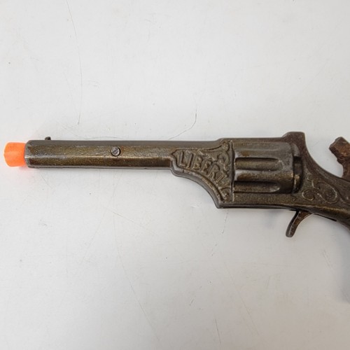 Rare CAST IRON IVES " LIBERTY " Single Action Toy Cap Gun Pistol 1875 *** L7.1.1 - Picture 4 of 8