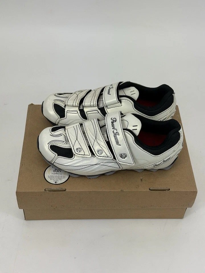 Sapato Feminino de Ciclismo de Estrada PEARL IZUMI ALL | Branco/Prata | EUA 6.5 | Novo! - Imagem 3 de 4