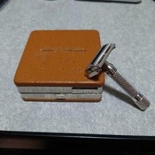 gillette exective 1948 TTO razor With leather case