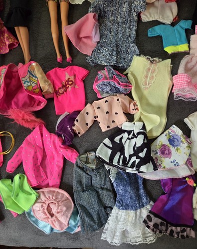 Lote de muñecas y ropa Barbie vintage de los años 80 y 90 a los modernos rockeros más - Imagen 6 de 12