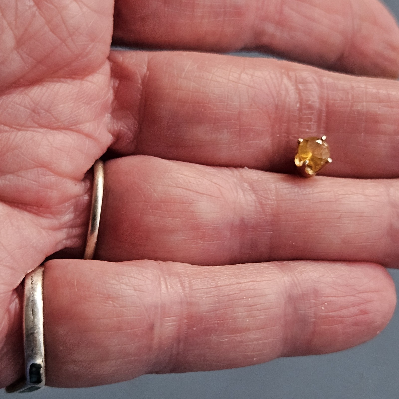 14K Solid Gold Single Stud Earring .44 Grams Yell… - image 5