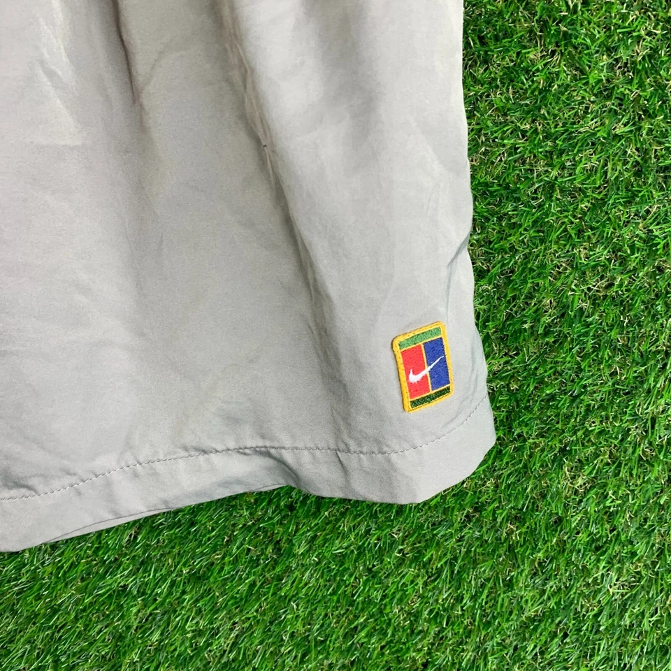 DEFECTO* Pantalones Cortos Chinos Tenis Cancha Nike Challenger De Colección L Etiqueta Blanca Foto 4 de 4