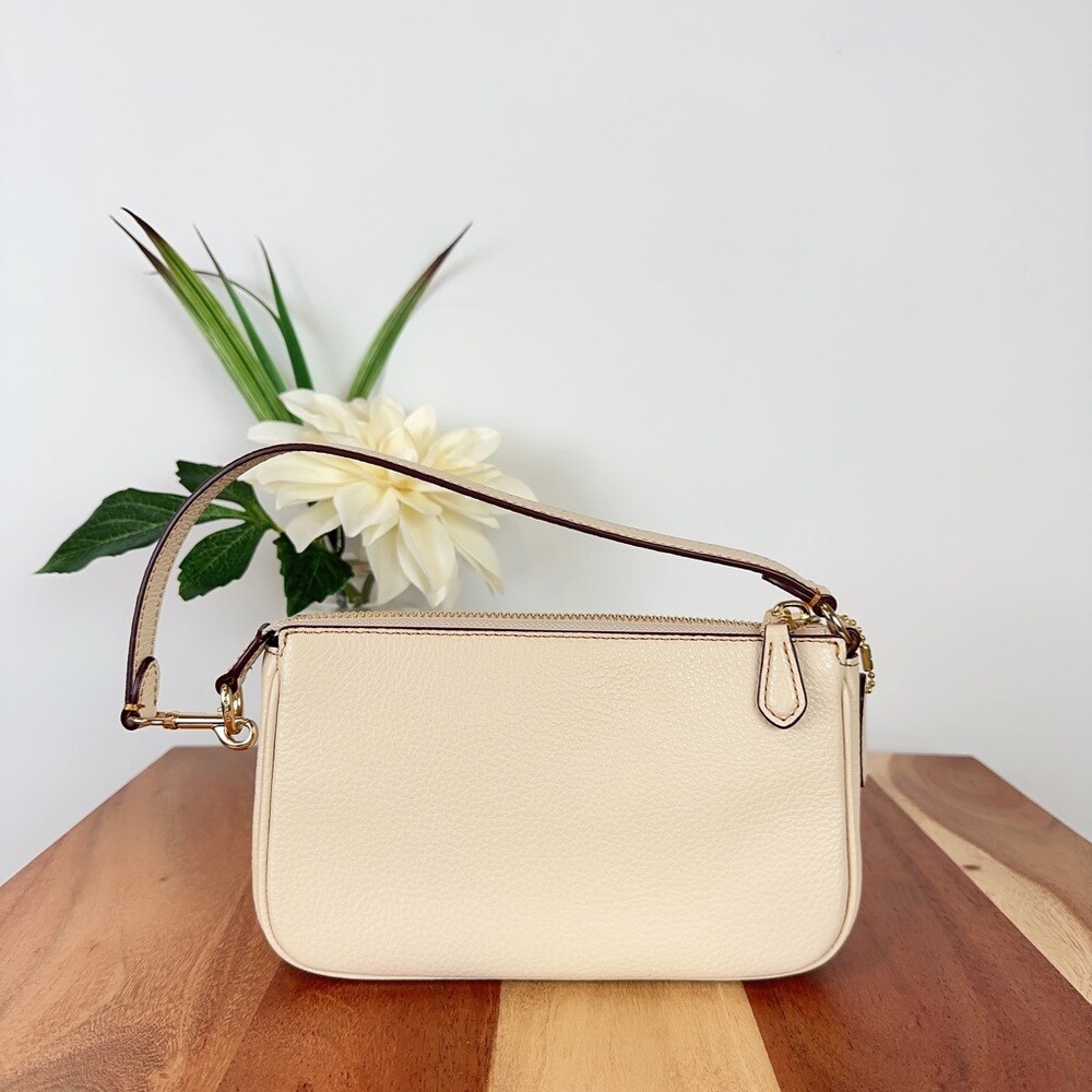 COACH コーチXピーナッツノリータ19 🐶Coach X Peanuts Snoopy Women's Nolita 19 Bag Purse