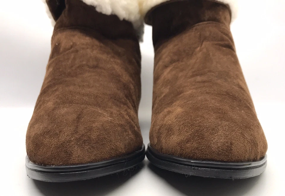 Botines Newport News de cuero con ribete de piel de chocolate talla 9B 96265 para mujer Foto 3 de 4