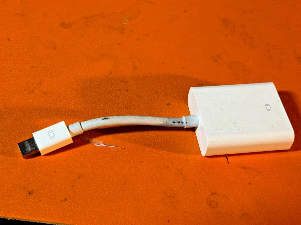 Apple Mini DisplayPort (Thunderbolt 2) to VGA Adapter MB572Z/B A1307 - Image 2 of 4