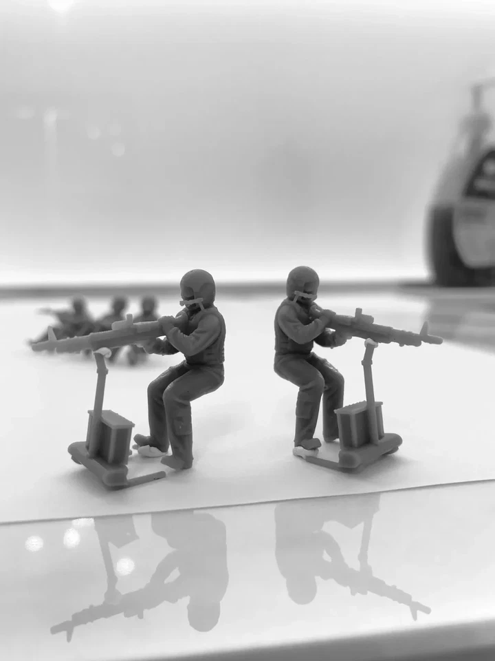 1/48 resin figures Vietnam Huey UH-1 Crew and Landing soldiers (11 figures) - Immagine 3 di 4