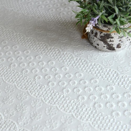 ARTMAGIC French White Cotton 104" x 60" (Rectangular), Circle  - Picture 3 of 6