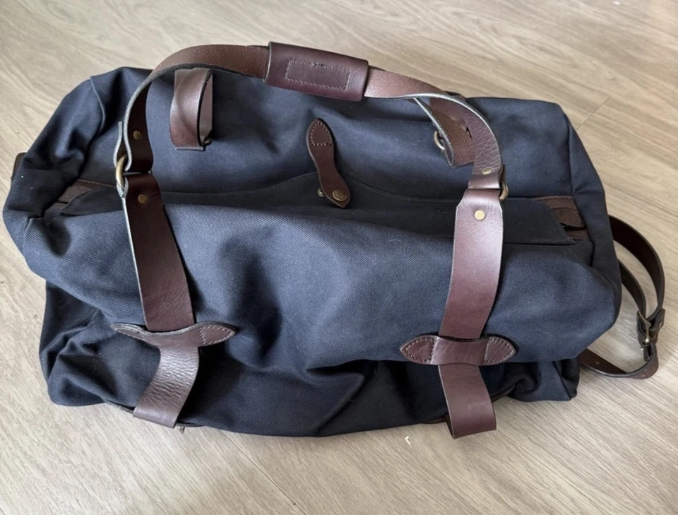 Bolso de Lona Filson Resistente Sarga Mediano Azul Marino Hecho en EE. UU. Foto 2 de 4