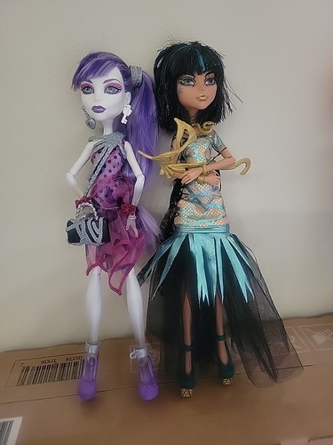 Monster High Cleo De Nile Ghouls Rule bambola 2008 e Spectra Vondergeist